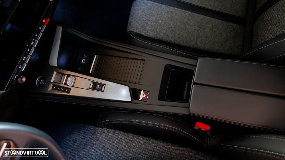 Peugeot 408 1.2 PureTech Allure EAT8 - 19