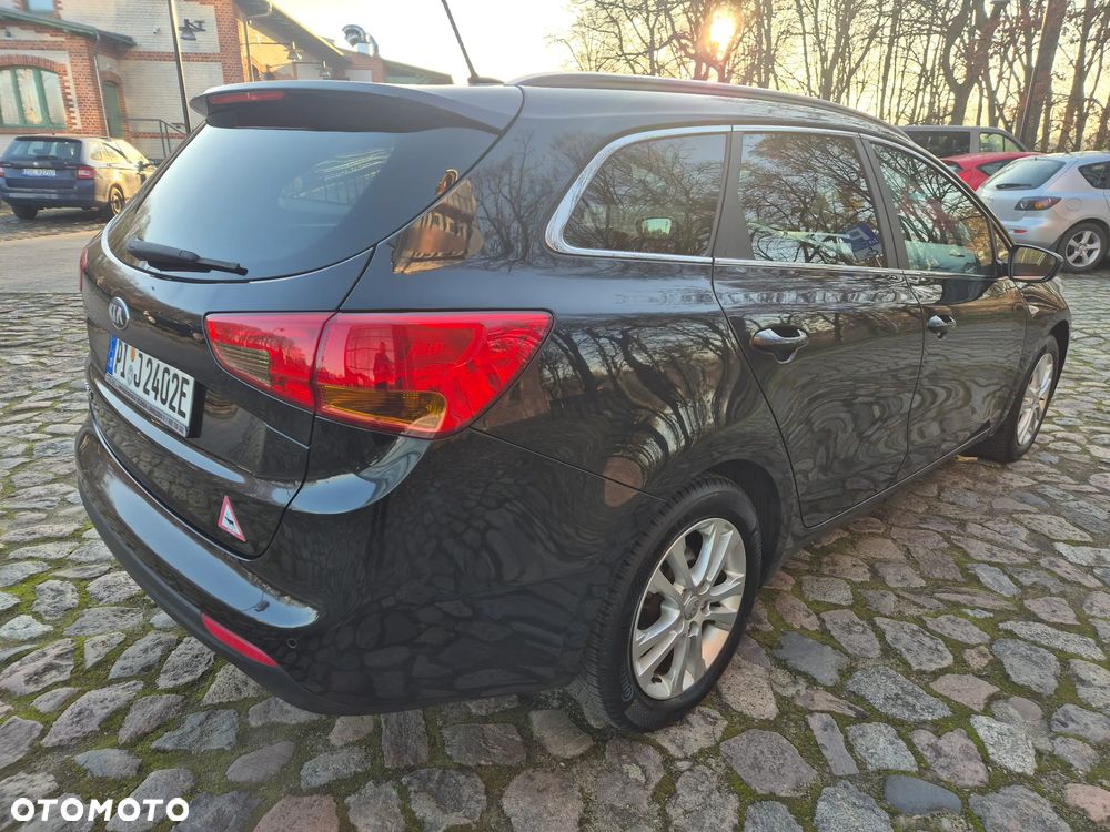 Kia Ceed 1.6 GDI Dream-Team Edition - 32
