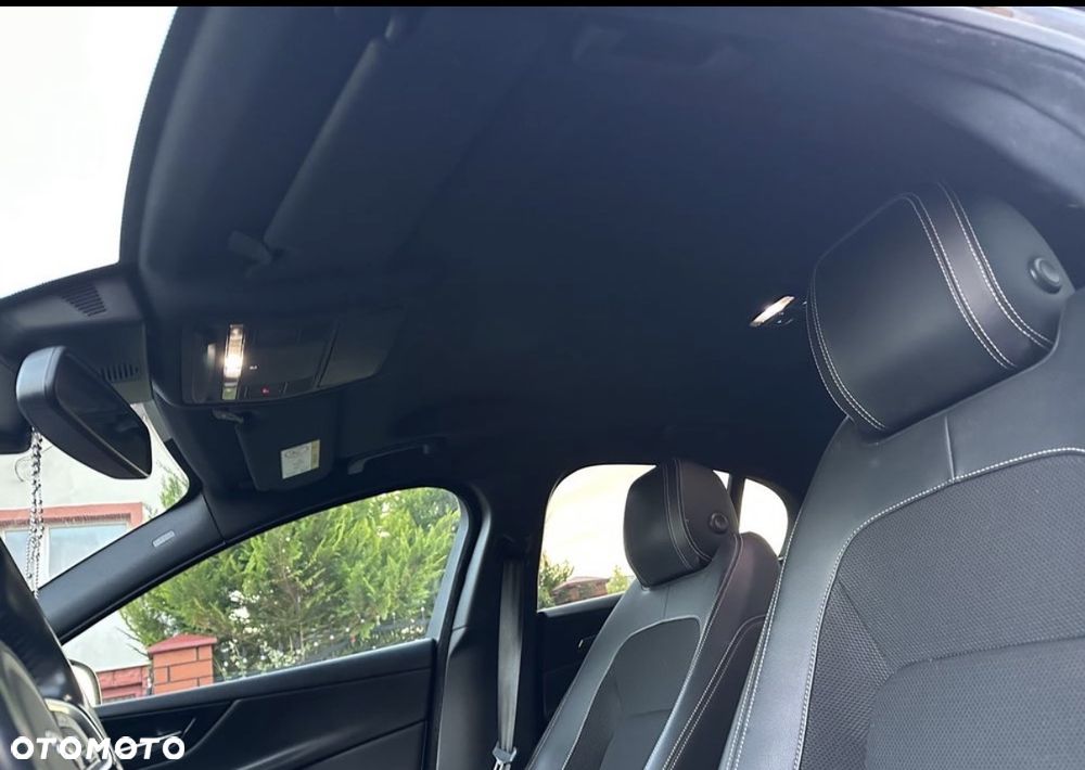 Jaguar XE 2.0 D R-Sport - 22