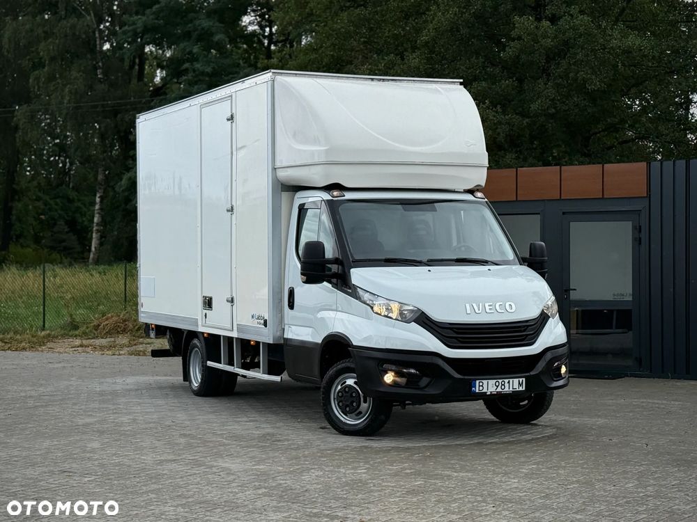 Iveco Daily 35C18 3.0 HPI 180KM / 2023 Rok Produkcji / Kontener 4,7m + Winda 750KG / Automat Hi-Matic / ZAREJESTROWANY W PL - 1
