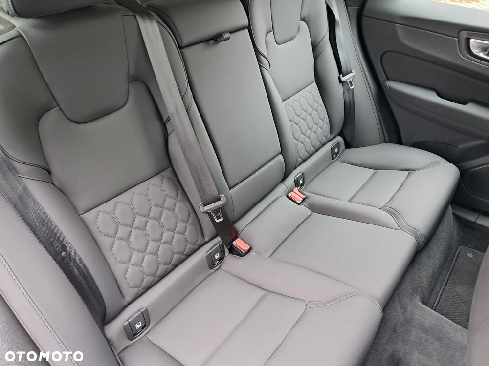 Volvo XC 60 B5 B AWD Plus Dark - 20