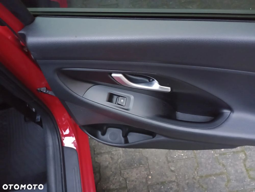 Hyundai i30 1.4 Premiere Comfort - 23