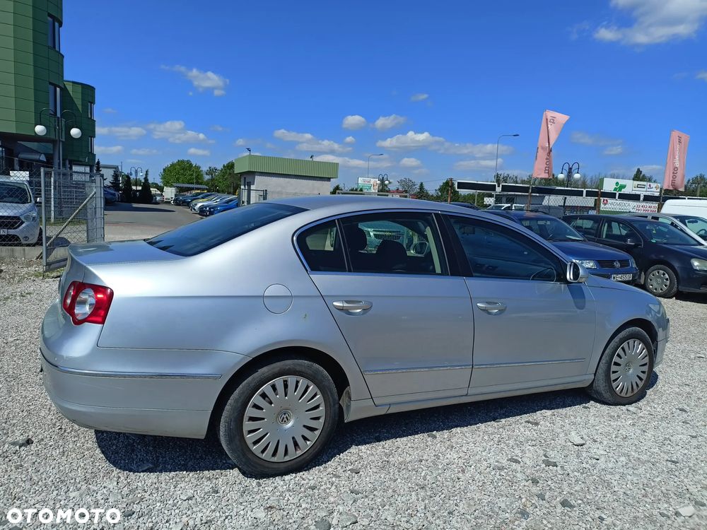 Volkswagen Passat - 4