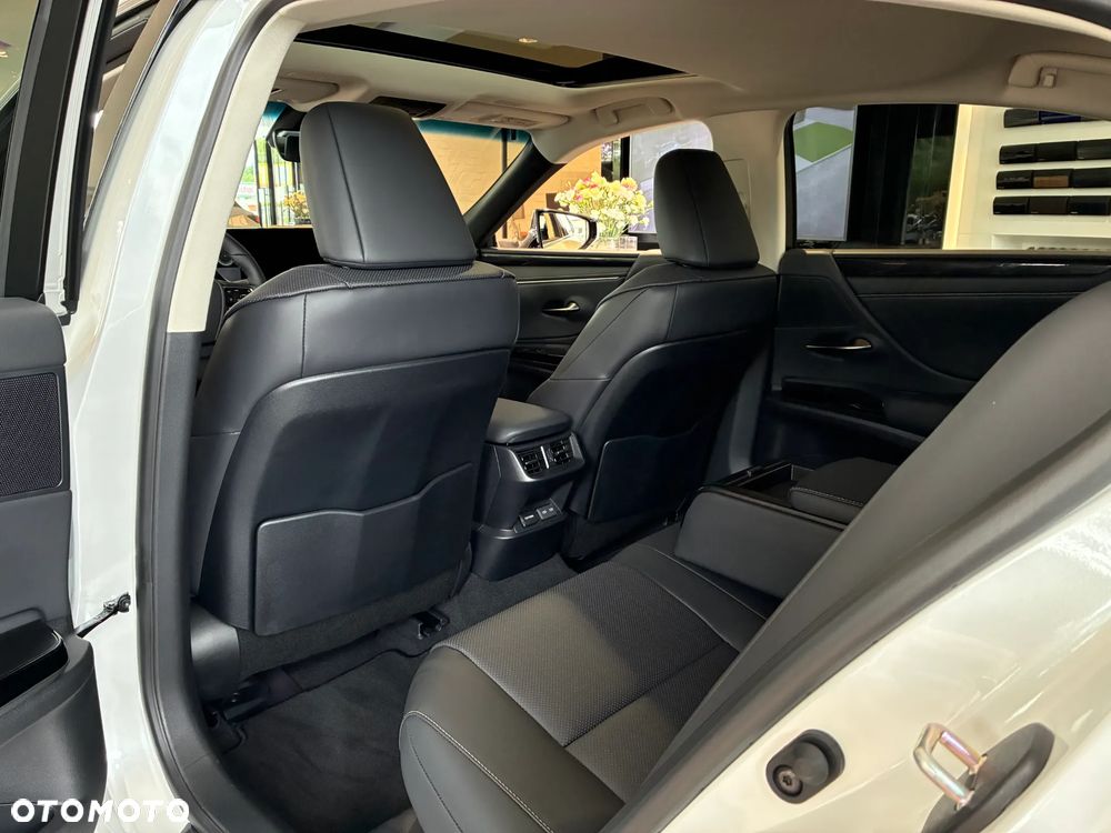 Lexus ES 300h Business Edition - 5