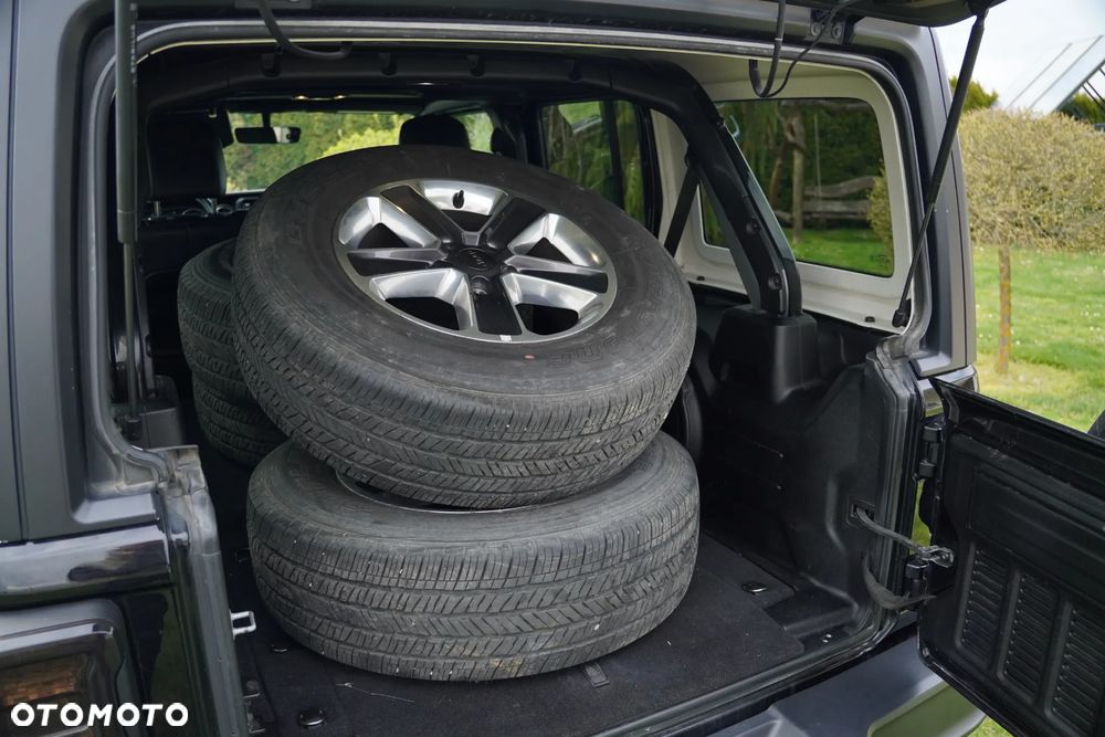 Jeep Wrangler 3.6 Unlim Sahara - 33