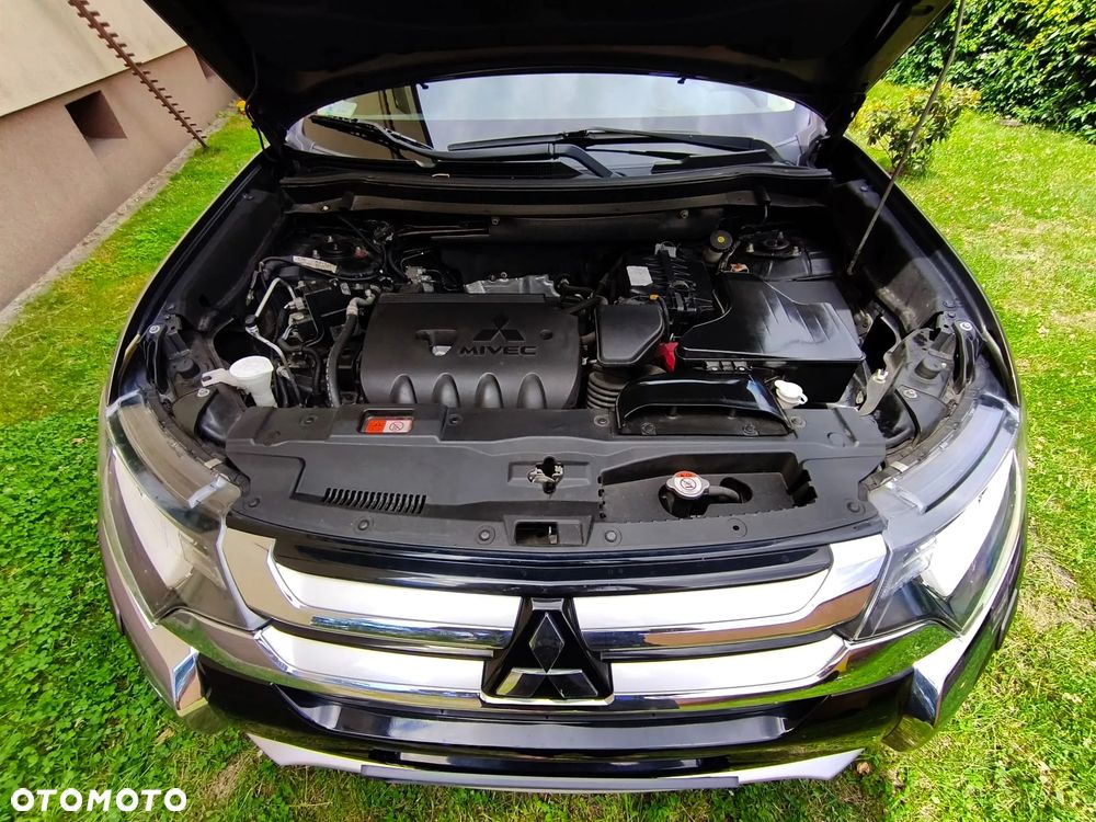 Mitsubishi Outlander 2.0 Intense + Navi 4WD CVT - 11