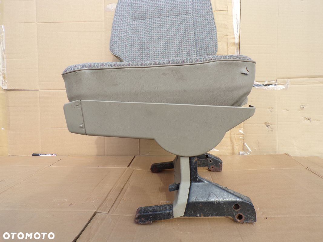 VW T4 TRANSPORTER fotel KOZIOŁEK 2 rząd PRAWY składany - 2