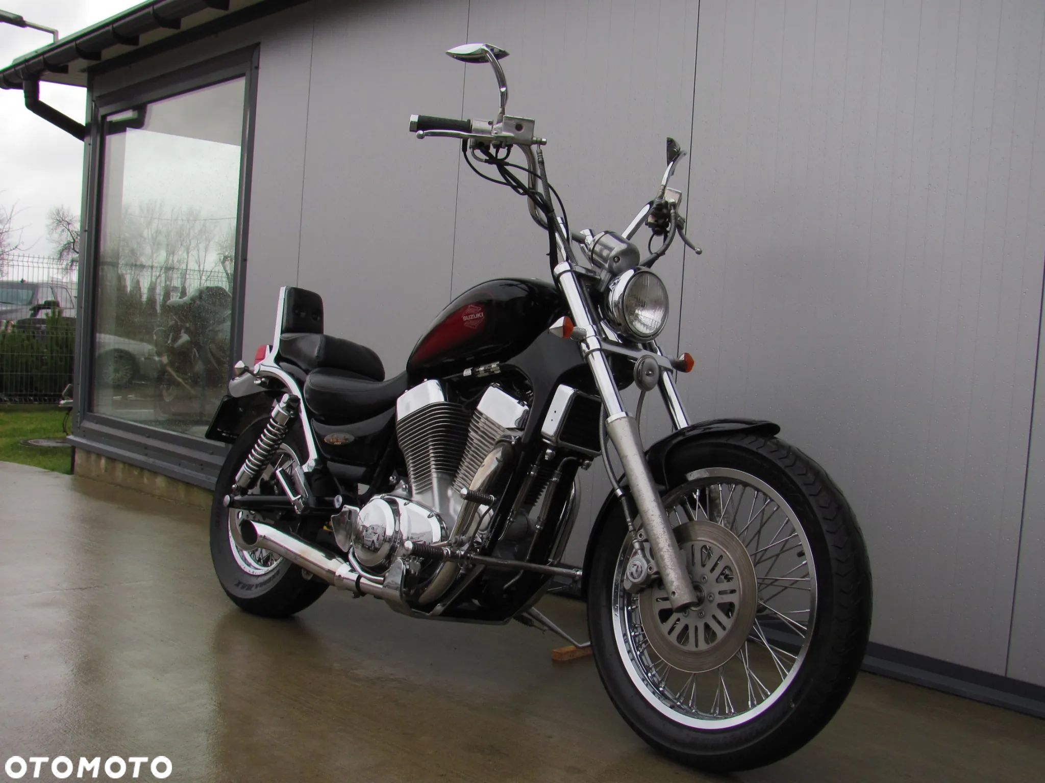 Suzuki Intruder - 1