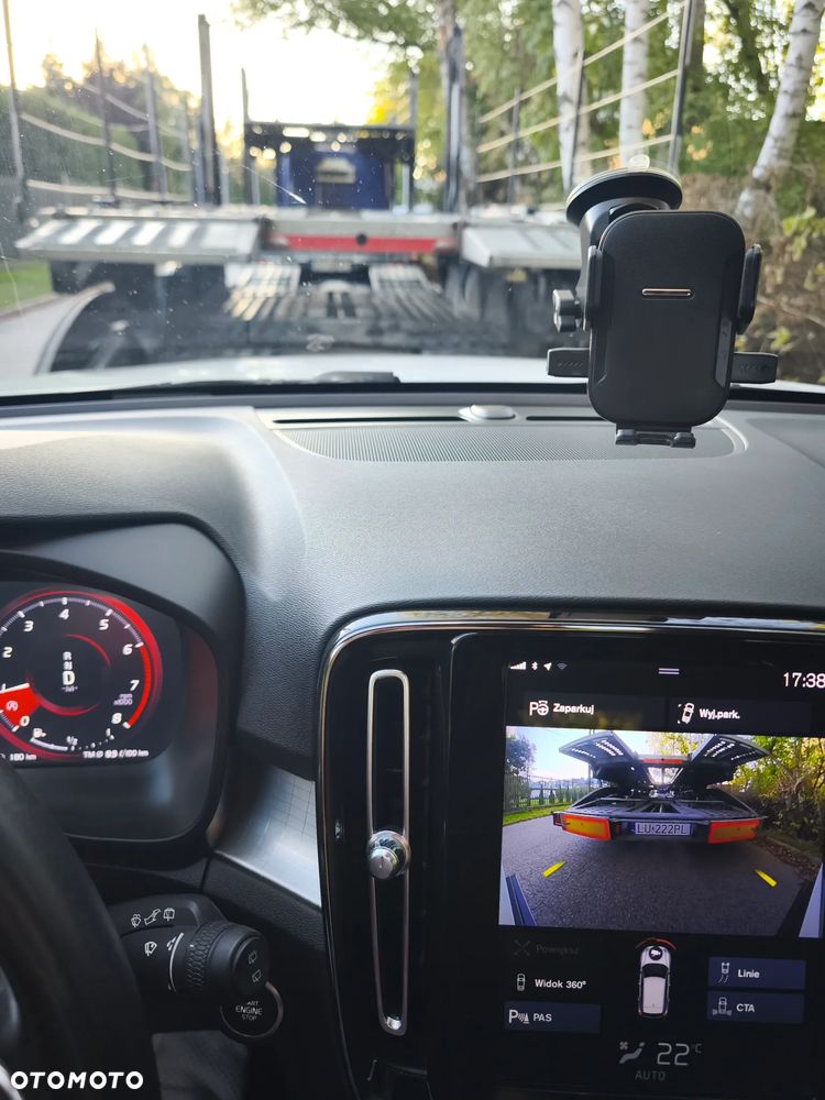 Volvo XC 40 T3 Momentum Pro - 22