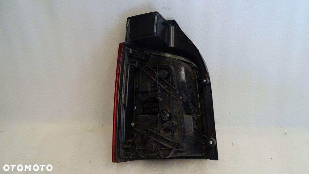 VW T5 7E5 MULTIVAN LIFT - lampa tylna lewa - 4