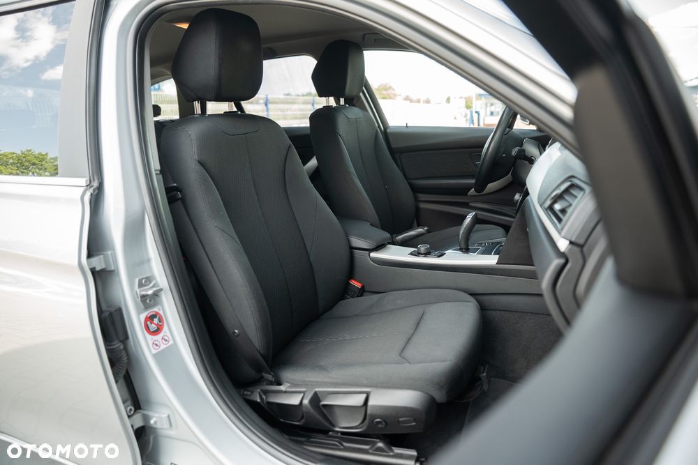 BMW Seria 3 318d - 26