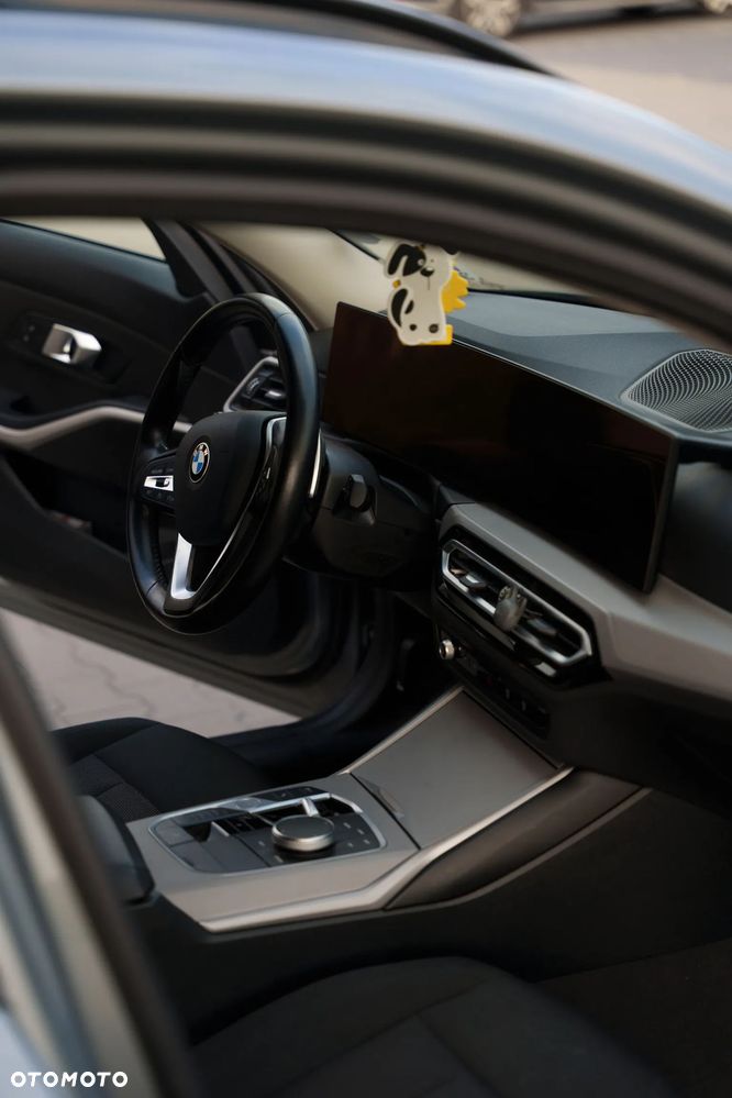 BMW Seria 3 318d MHEV - 29