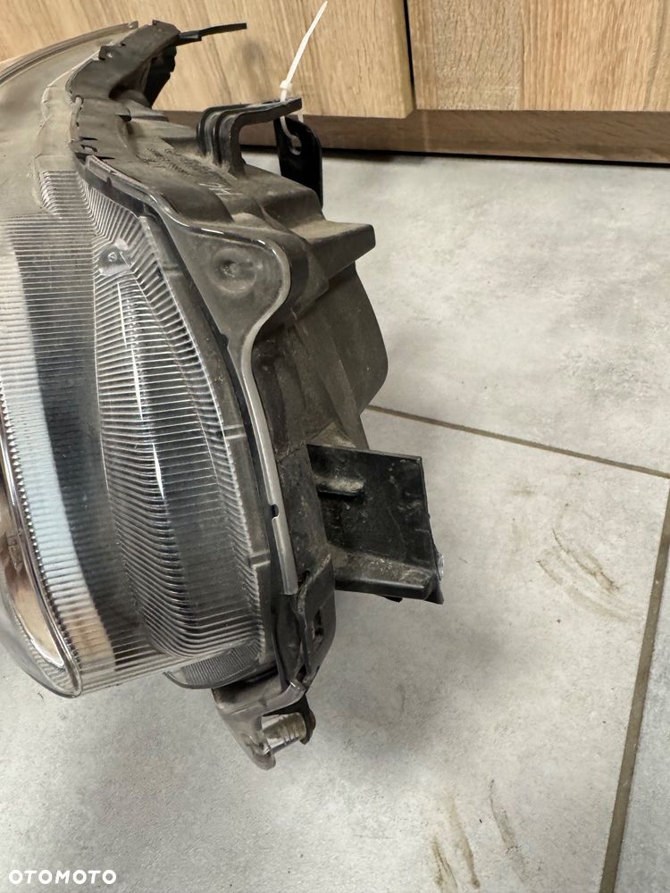 Subaru XV reflektor xenon prawy przód - 3