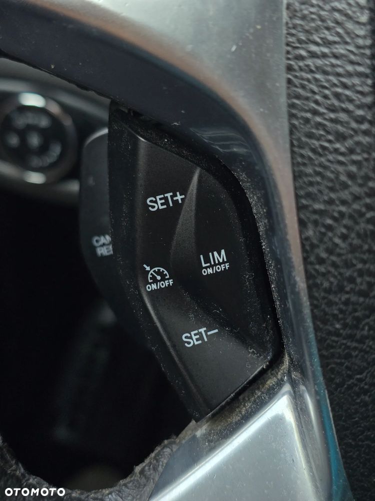 Ford Tourneo Connect 1.0 EcoBoost Titanium - 32