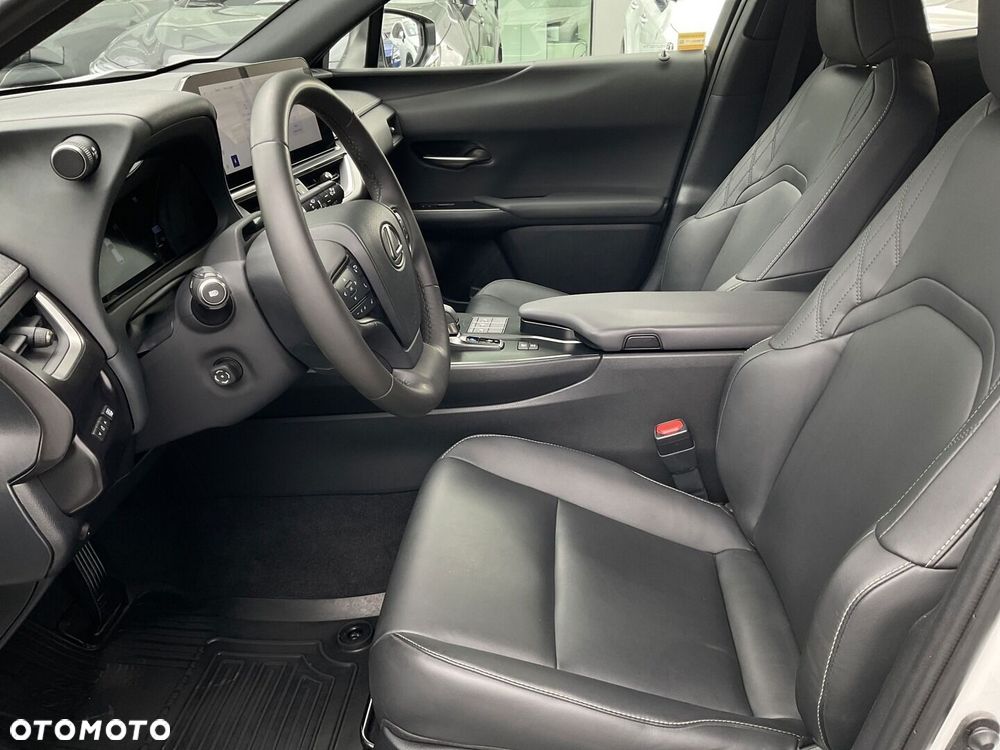 Lexus UX 2024