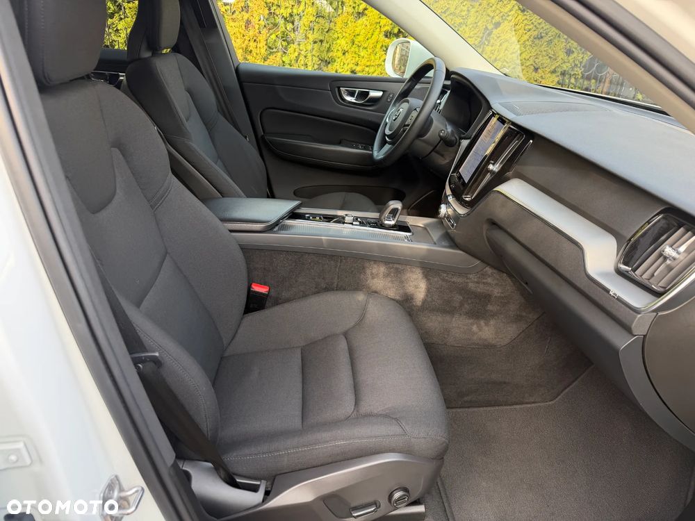 Volvo XC 60 B4 B Momentum Pro - 14