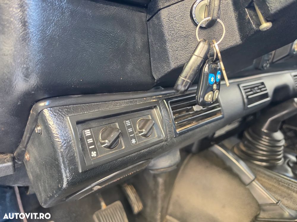 Land Rover Defender 110 S/W - 22