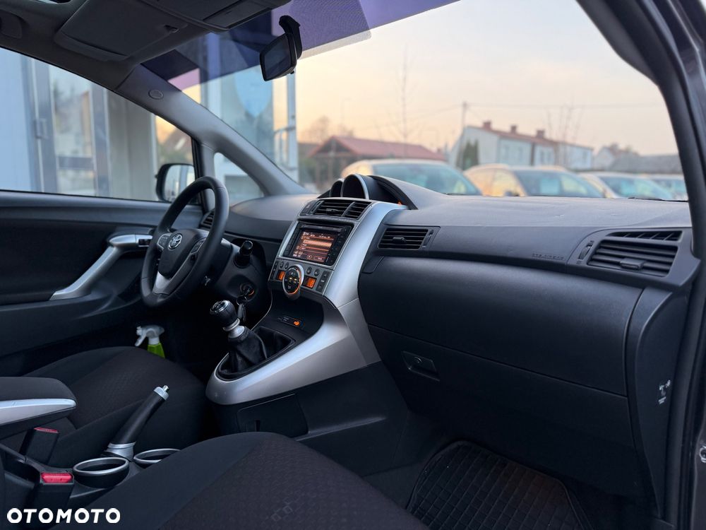 Toyota Verso 2.0 D-4D Premium - 20
