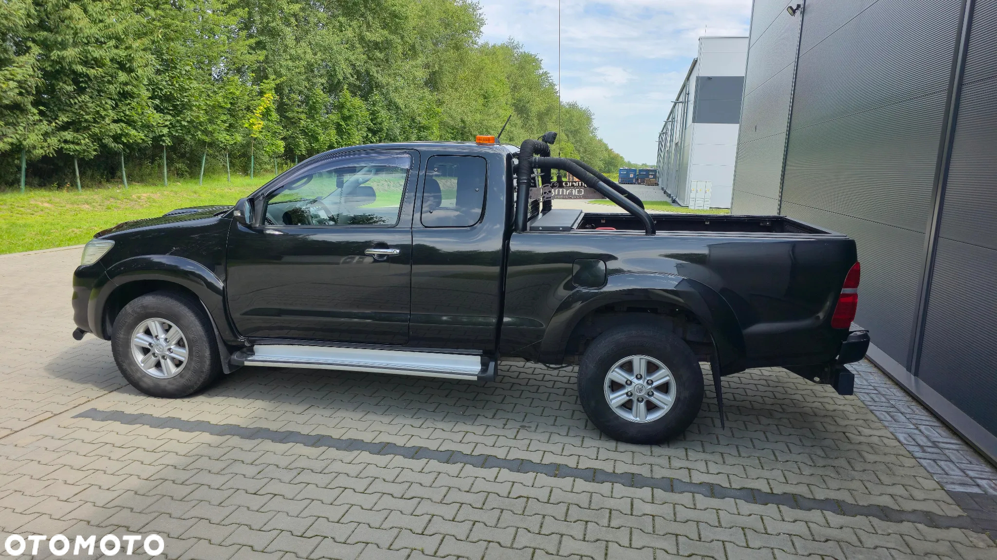 Toyota Hilux 2.5 D-4D SR - 16