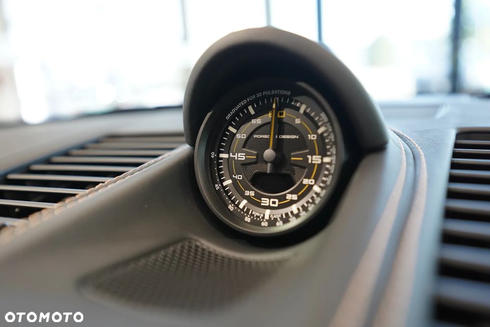 Porsche 911 GT3 Touring PDK - 33