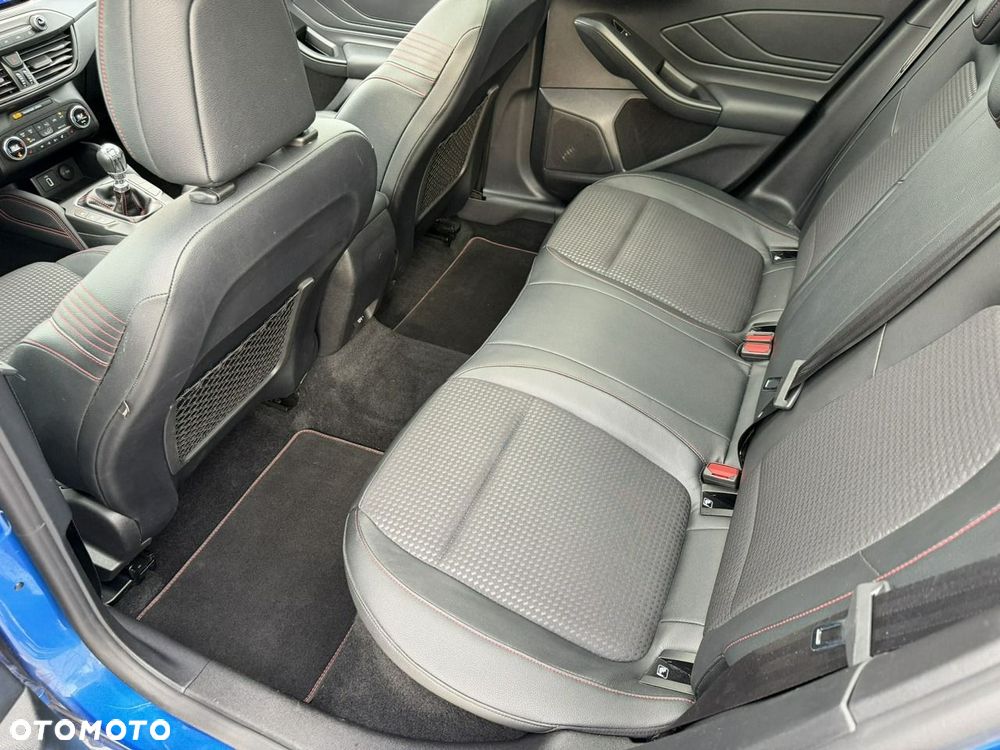 Ford Focus 1.5 EcoBlue Start-Stopp-System ST-LINE X - 19