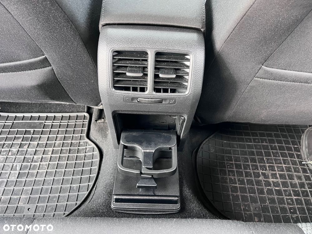 Volkswagen Golf - 22