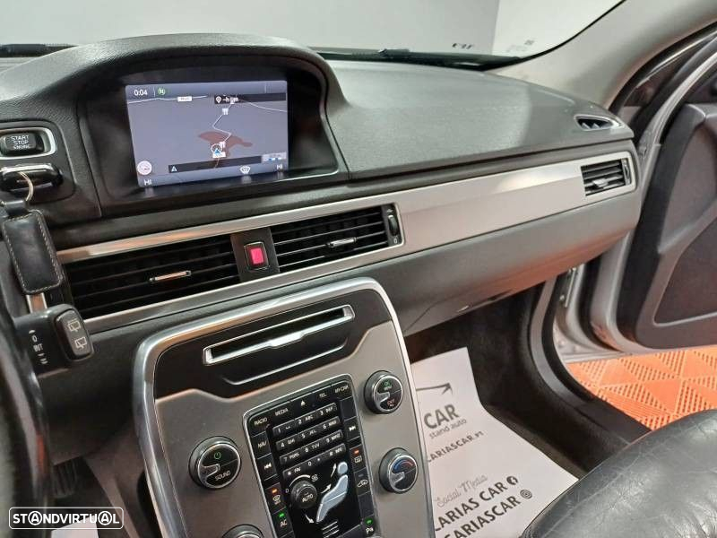 Volvo XC 70 2.0 D4 Momentum Geartronic - 20