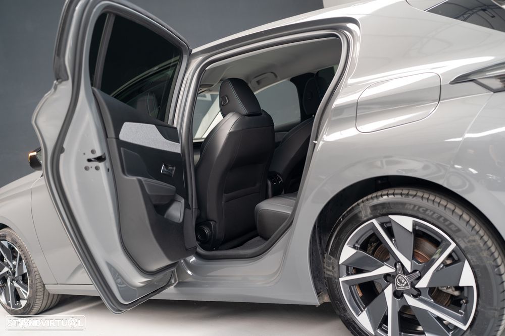 Peugeot 308 1.6 Hybrid Allure e-EAT8 - 28