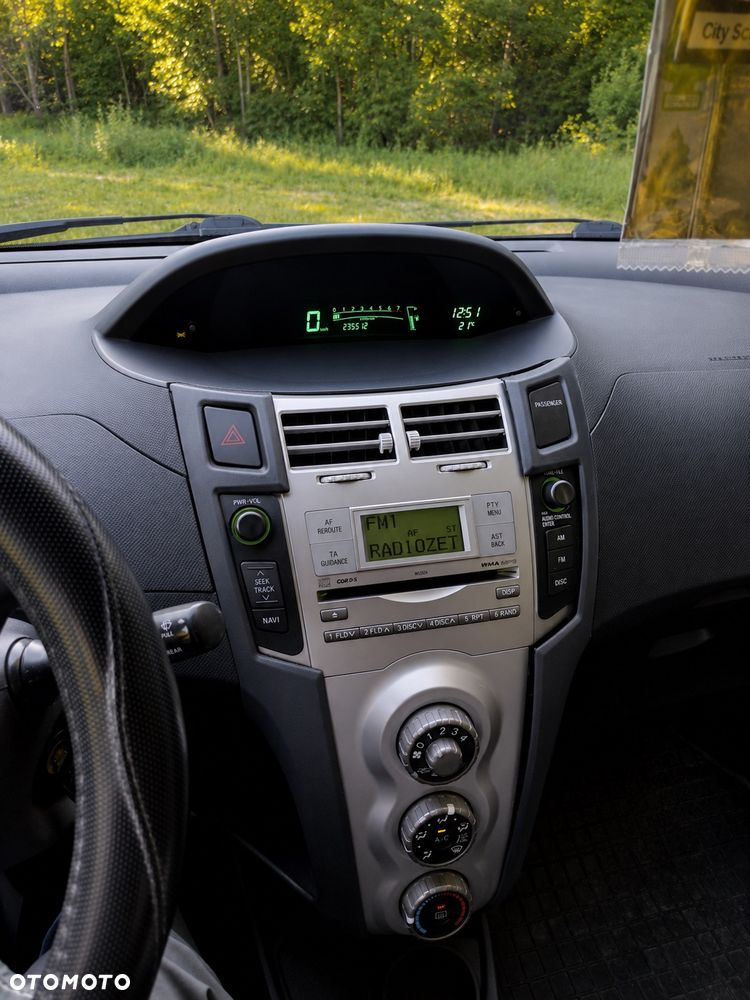 Toyota Yaris 1.3 Luna Premium - 15