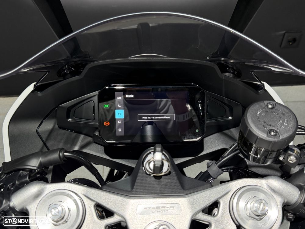 CF Moto 675SR-R - 37