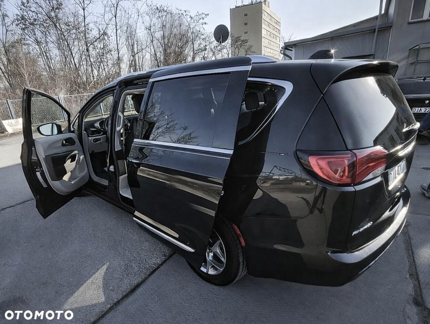 Chrysler Pacifica - 9