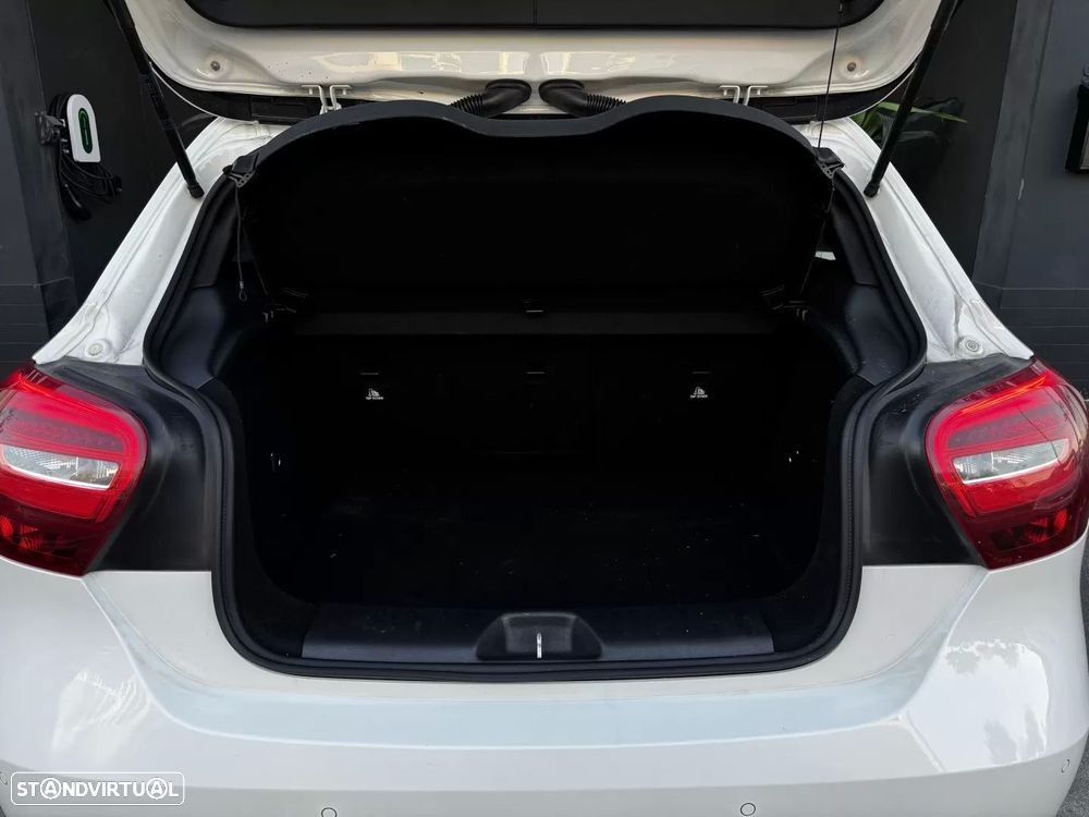 Mercedes-Benz A 180 d Urban - 32