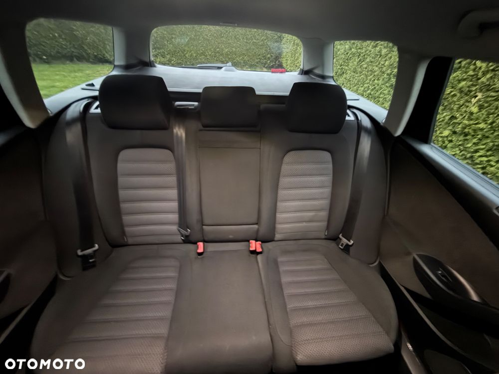 Volkswagen Passat 2.0 TDI DPF Sportline - 13