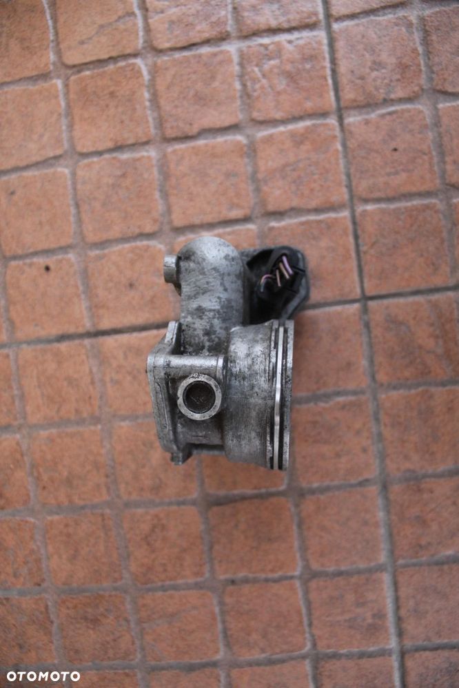 PRZEPUSTNICA VW PASSAT B6 2.0 TDI 03G128063B - 3