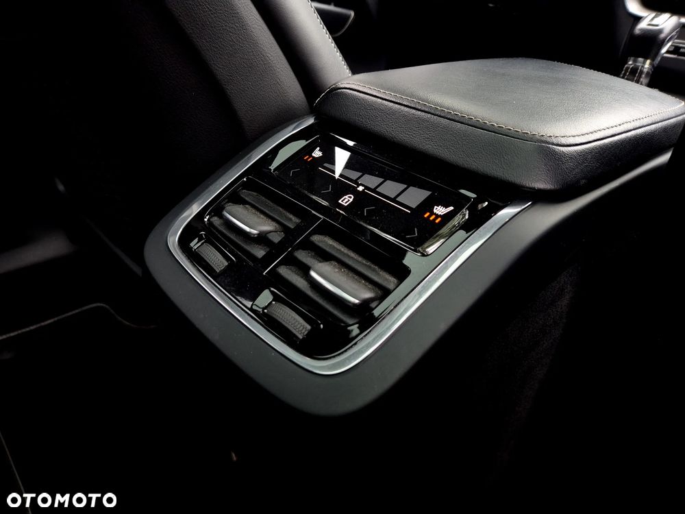 Volvo XC 60 D4 AWD R-Design - 22