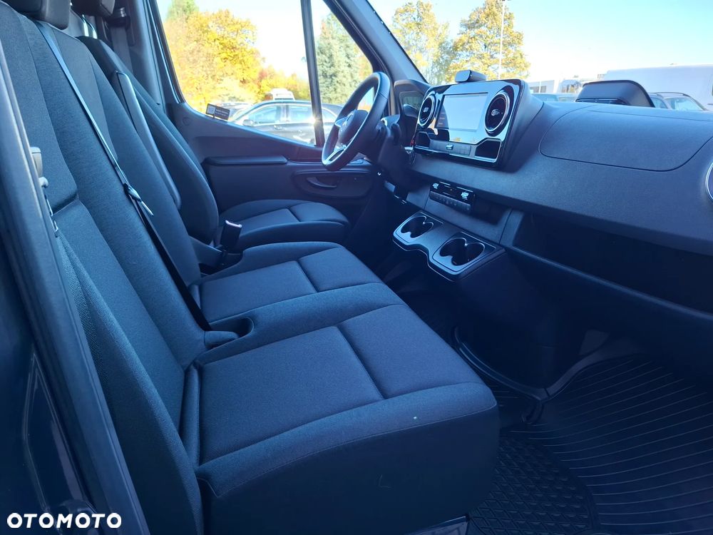 Mercedes-Benz Sprinter - 20