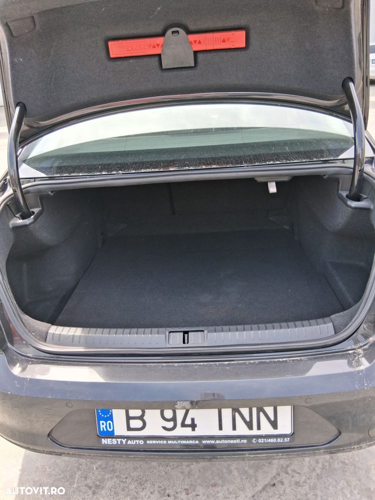 Volkswagen Passat 1.6 TDI Comfortline - 11