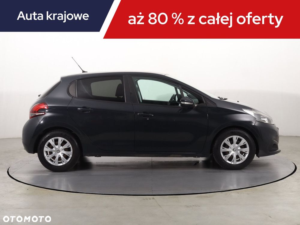 Peugeot 208 - 8