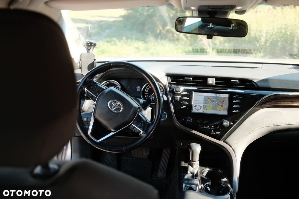 Toyota Camry - 16