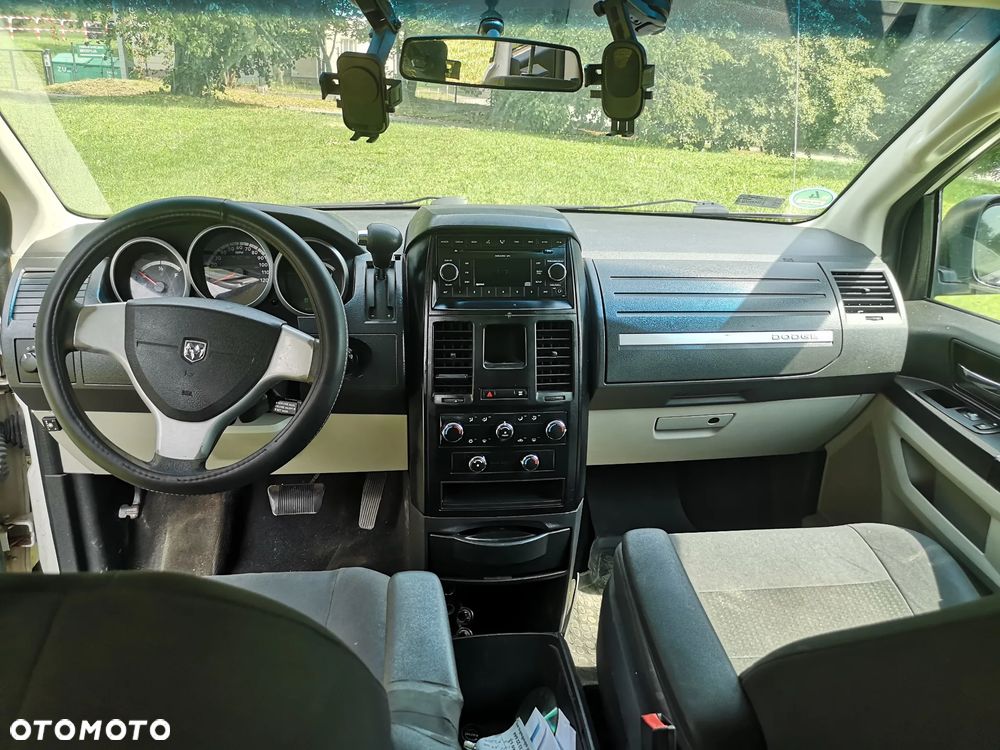 Dodge Caravan - 15