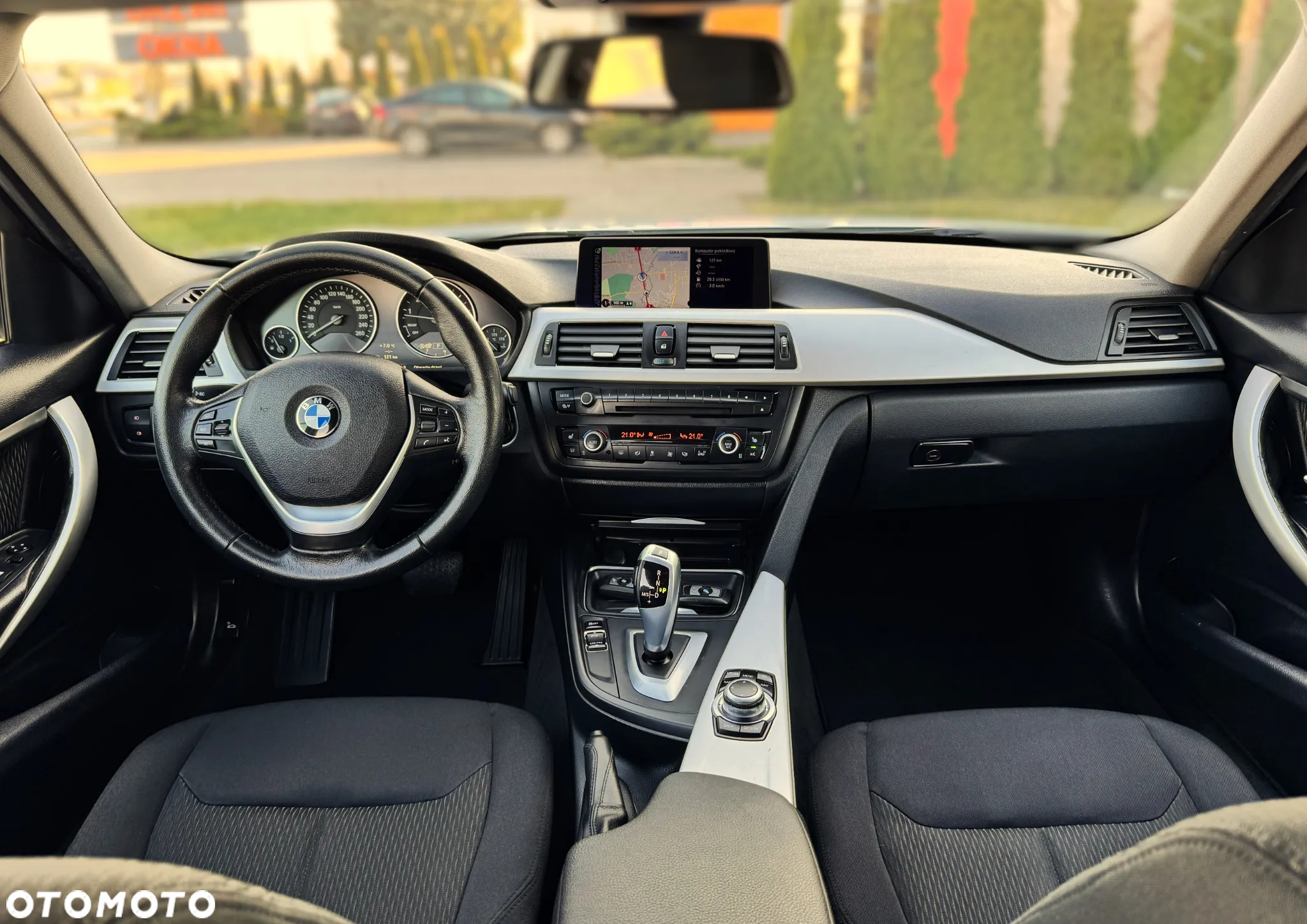 BMW Seria 3 320i Touring xDrive - 31