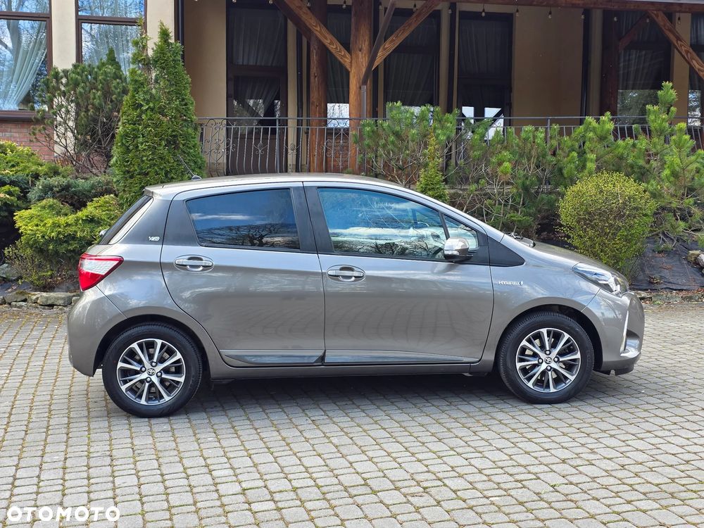 Toyota Yaris Hybrid 100 Premium - 7