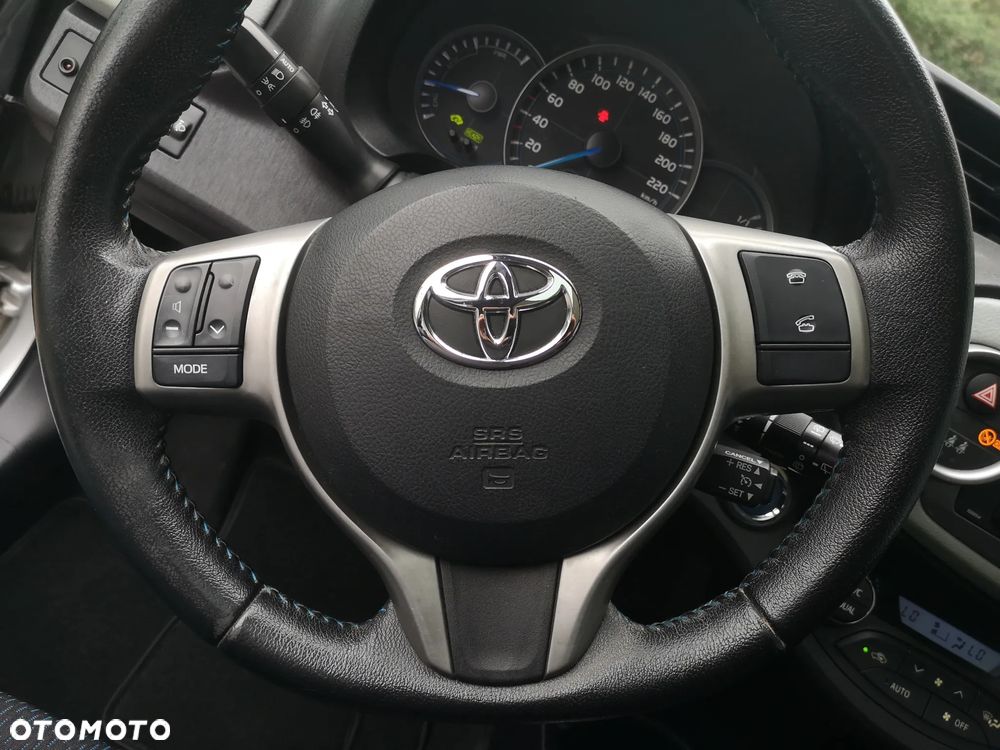 Toyota Yaris Hybrid 100 Premium - 15