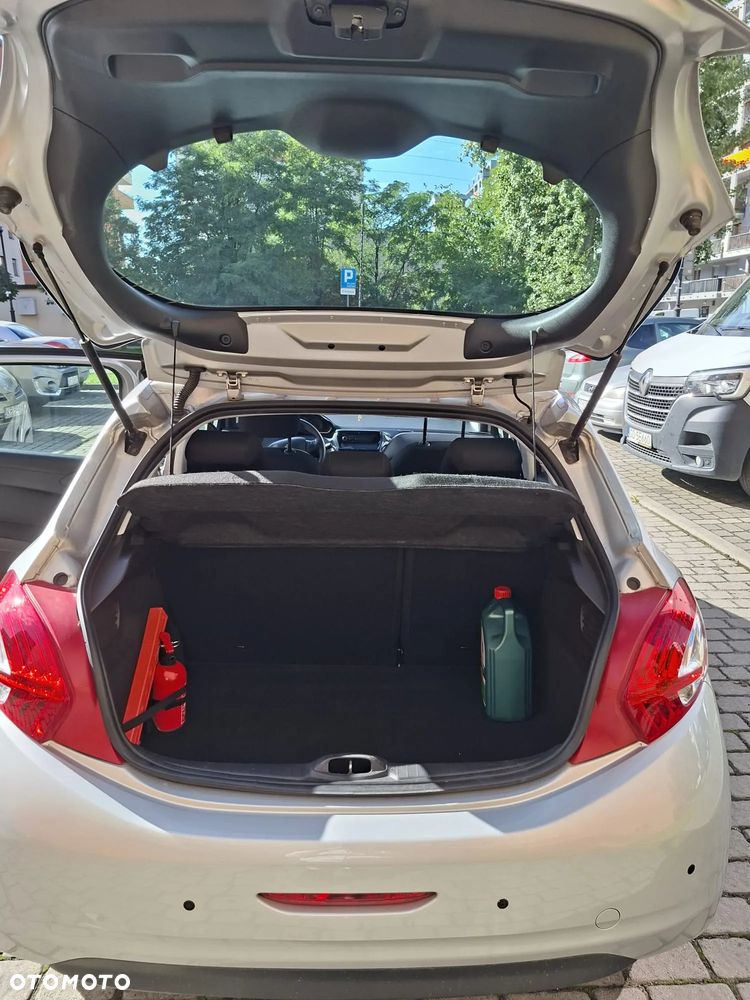 Peugeot 208 - 10