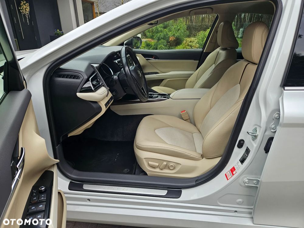 Toyota Camry 2.5 Hybrid Executive CVT - 18