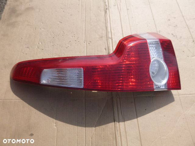 LAMPA PRAWY TYŁ PRAWA TYLNA VOLVO V50 04-07 - 4