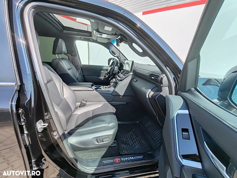 Toyota Land Cruiser 300 - 7