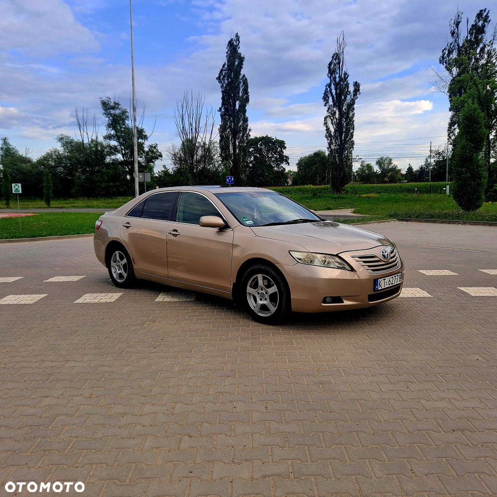 Toyota Camry - 1