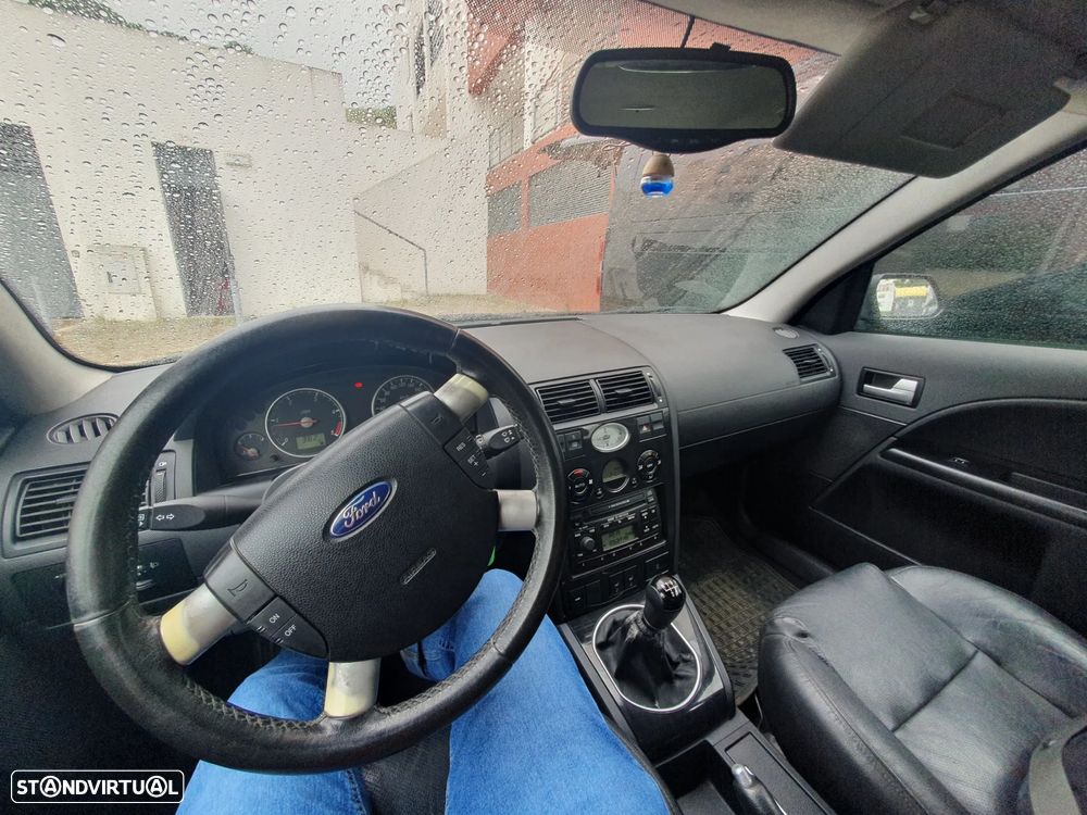 Ford Mondeo SW 2.0 TDCi Ghia - 11