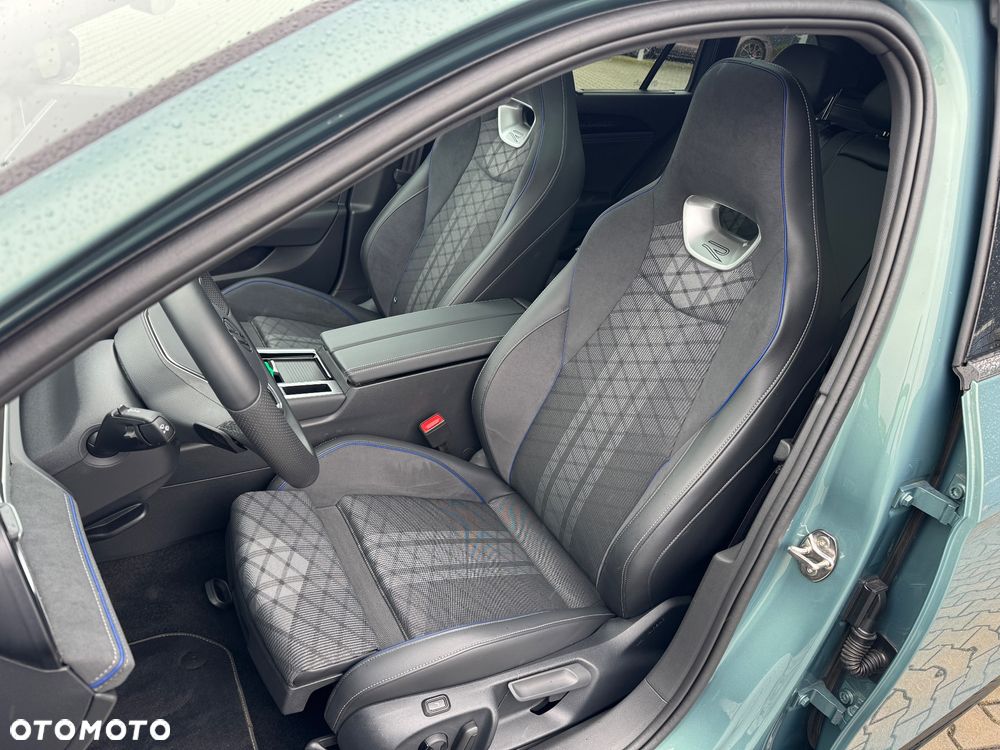 Volkswagen Passat Variant 2.0 TDI SCR DSG R-Line - 18